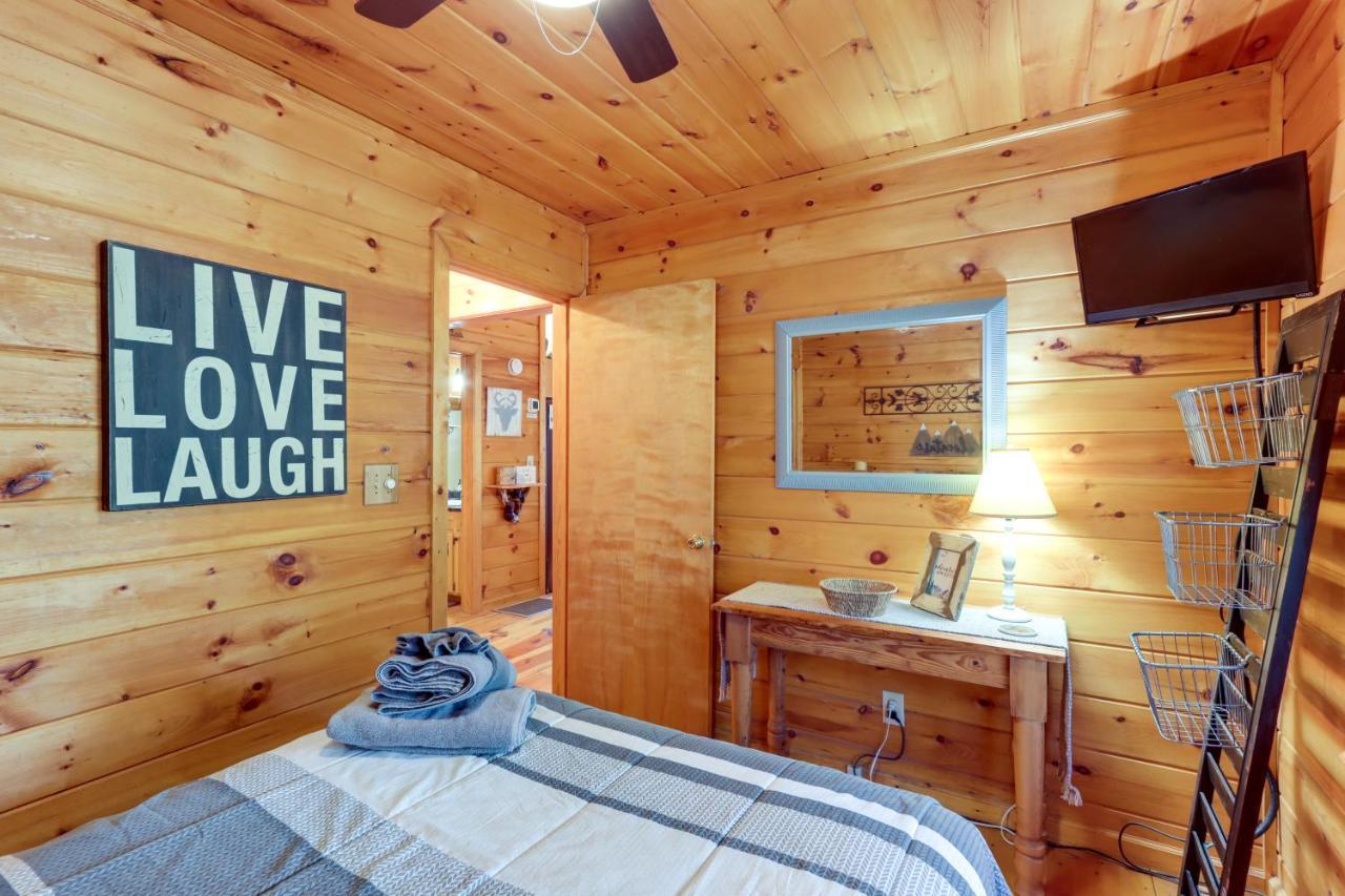Blue Ridge Cozy Cabin In The Woods With Hot Tub! Exterior photo